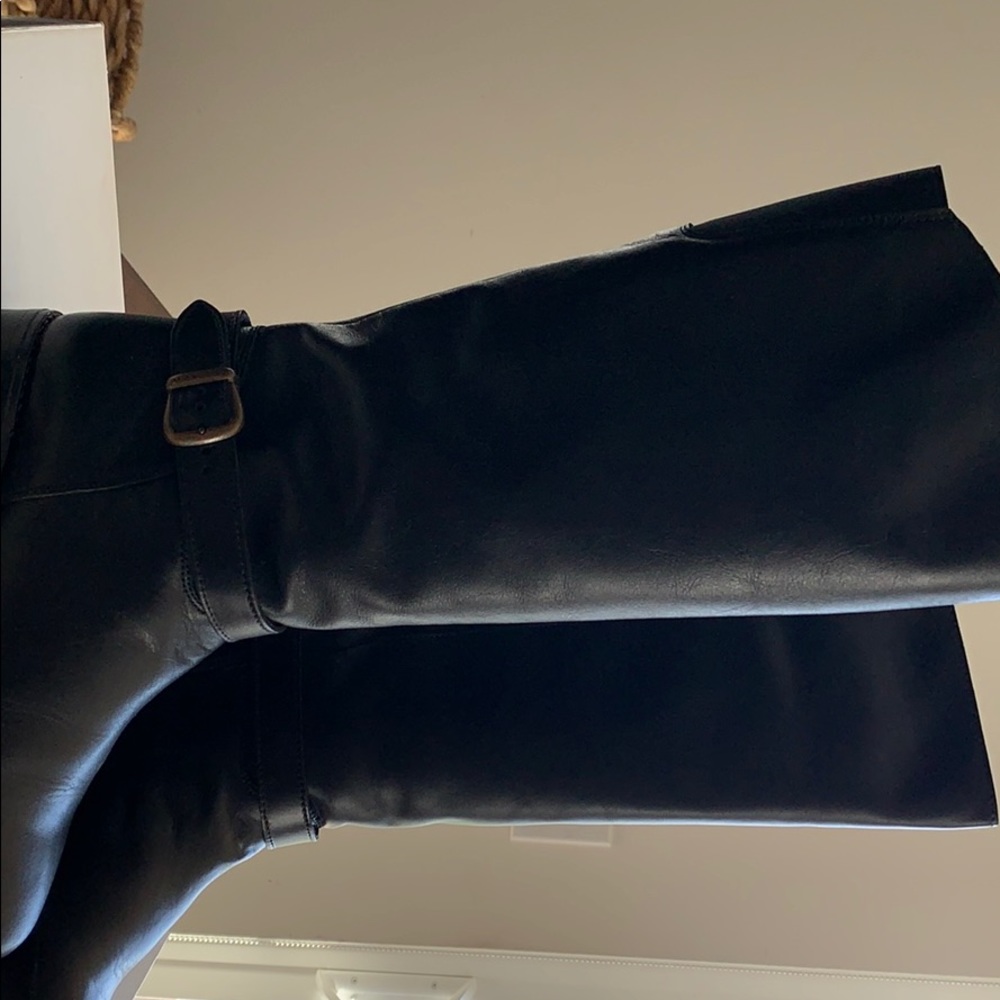 La Canadienne Black Boots